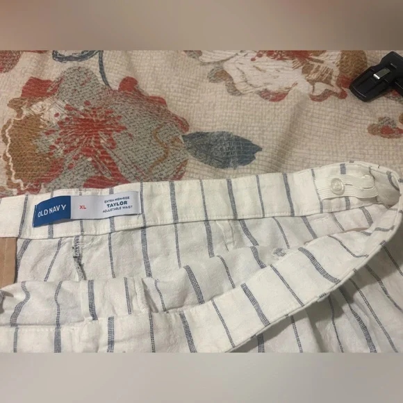 Taylor White Shorts with Vertical Stripes and adjustable waistband - Picture 3 of 3